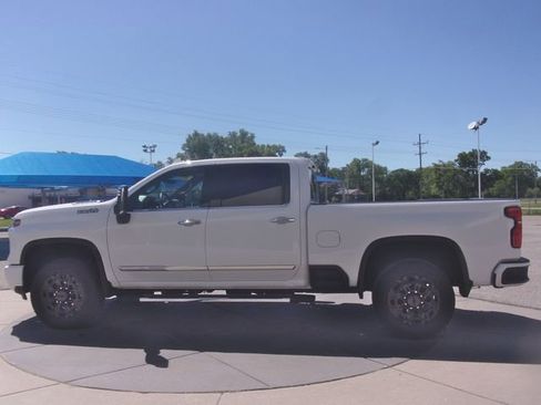Used 2025 Chevrolet Silverado 2500 High Country w/ Technology Package AWD/4WD image 23