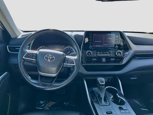 Used 2022 Toyota Highlander XLE image 20