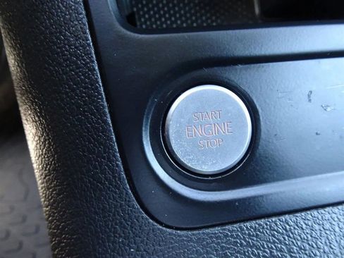 Used 2017 Volkswagen Tiguan S image 41