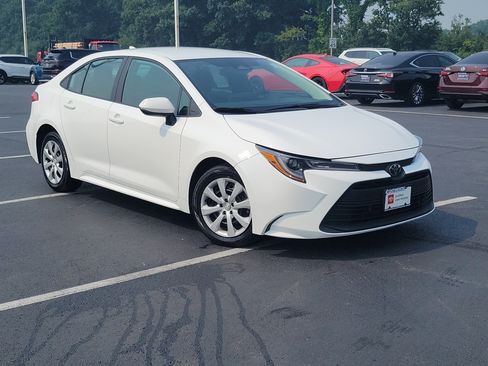Certified 2025 Toyota Corolla LE FWD image 31