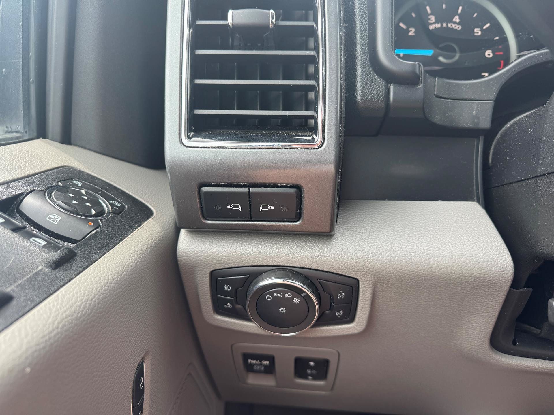 Used 2020 Ford F150 XLT w/ Equipment Group 302A Luxury AWD/4WD image 23