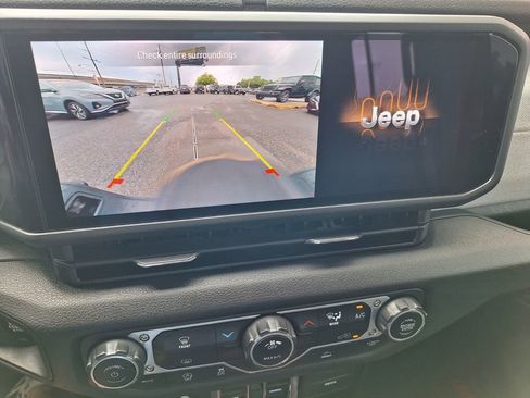 Used 2024 Jeep Gladiator Sport AWD/4WD image 17
