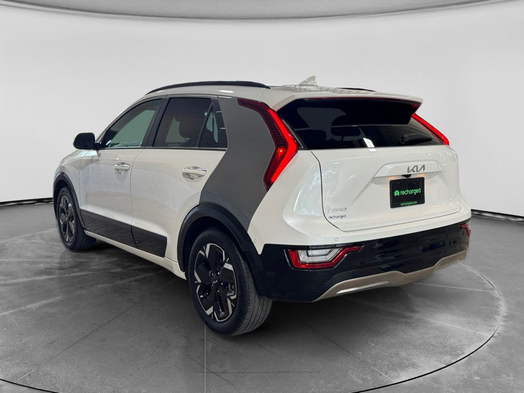 Used 2023 Kia Niro Wave FWD image 2