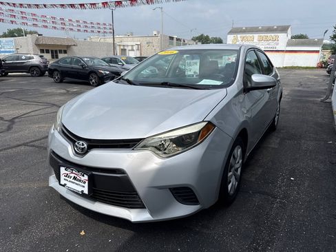 Used 2016 Toyota Corolla LE FWD image 3