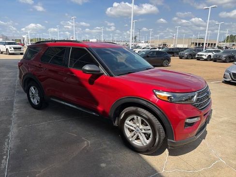 Used 2023 Ford Explorer XLT w/ Equipment Group 202A image 5