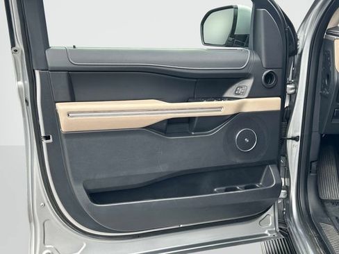 Used 2024 Ford Expedition Limited image 13