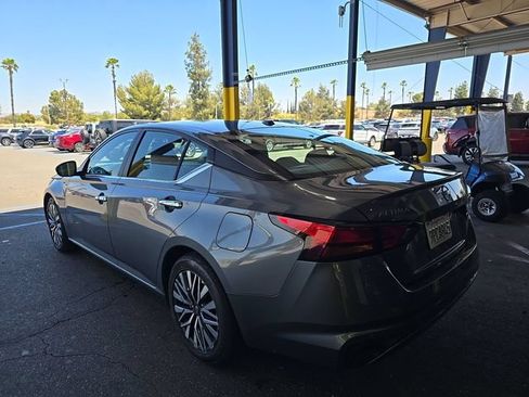 Used 2025 Nissan Altima 2.5 SV FWD image 4