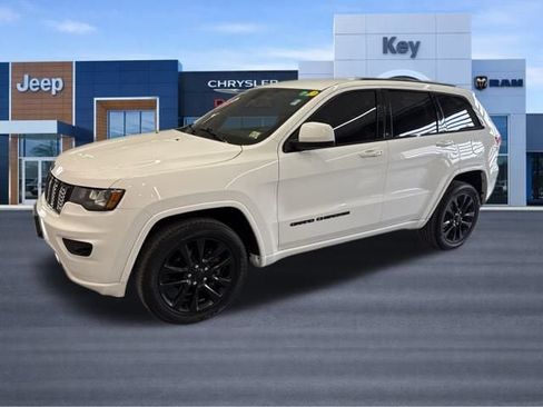 Used 2019 Jeep Grand Cherokee Altitude image 2