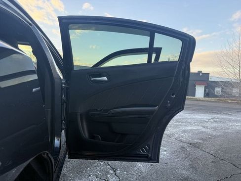 Used 2017 Dodge Charger R/T w/ Blacktop Package image 22