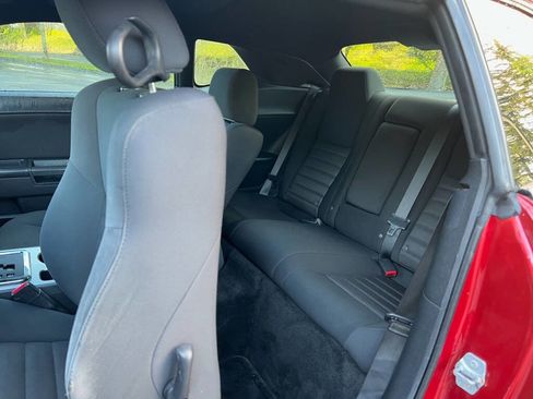 Used 2010 Dodge Challenger SE image 16