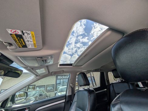 Used 2018 Toyota Highlander XLE image 21