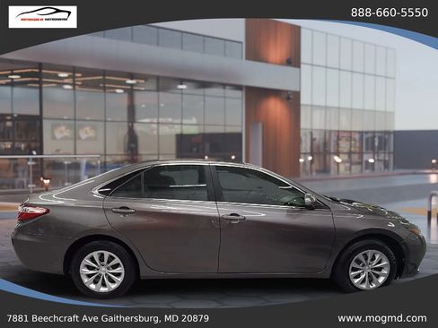 Used 2017 Toyota Camry LE FWD image 4