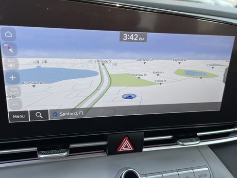 Used 2023 Hyundai Elantra Limited image 21