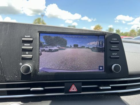 Used 2023 Hyundai Elantra SEL w/ Preferred Accessory Package FWD image 7