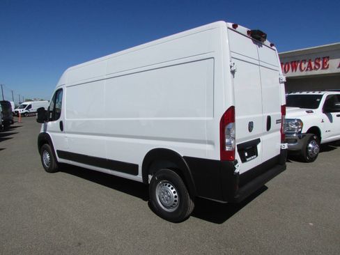Used 2025 RAM ProMaster 2500 w/ Convenience Group image 8
