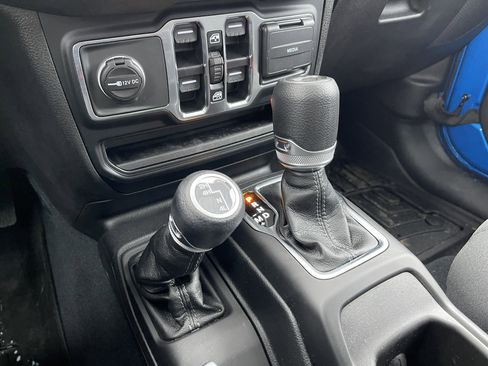 Used 2024 Jeep Wrangler Sport S image 16