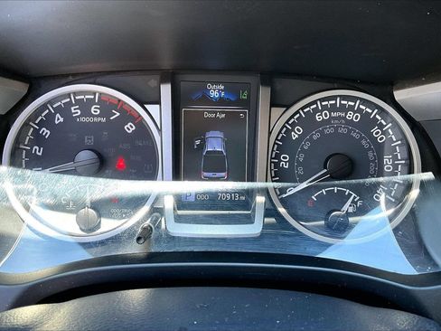 Used 2022 Toyota Tacoma SR5 AWD/4WD image 12