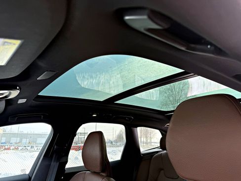 Used 2022 Volvo XC60 B5 Momentum image 19