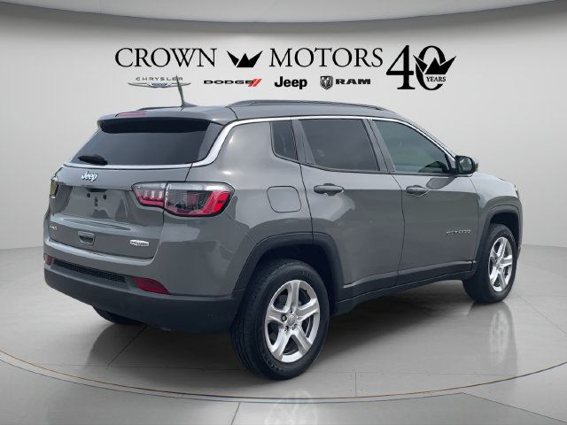 Used 2023 Jeep Compass Latitude w/ Sun and Sound Group AWD/4WD image 5