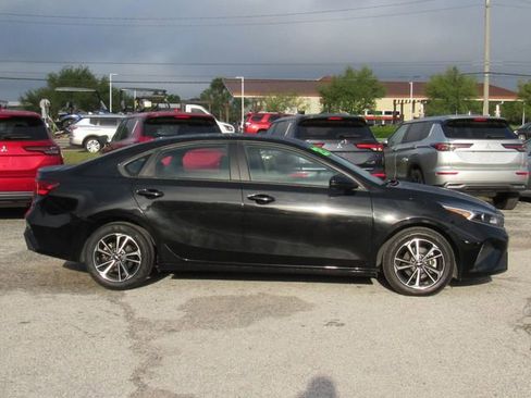 Used 2023 Kia Forte LXS image 2
