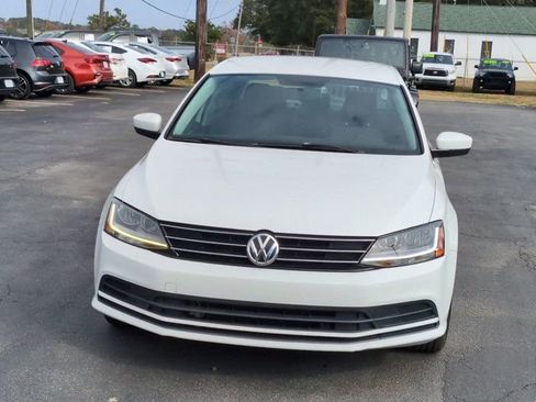 Used 2017 Volkswagen Jetta S image 3