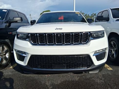 Used 2025 Jeep Grand Cherokee Limited w/ Luxury Tech Group II AWD/4WD image 2