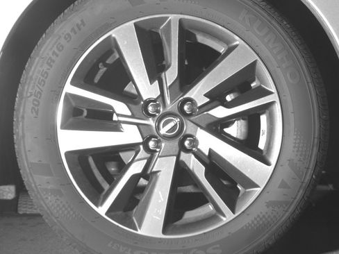 Used 2025 Nissan Versa SV image 13