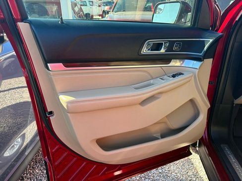 Used 2017 Ford Explorer Limited image 14