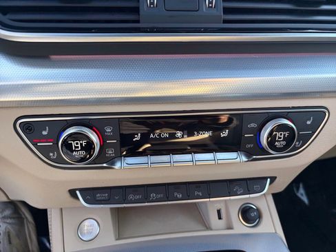 Used 2025 Audi Q5 Prestige w/ Prestige Package image 18