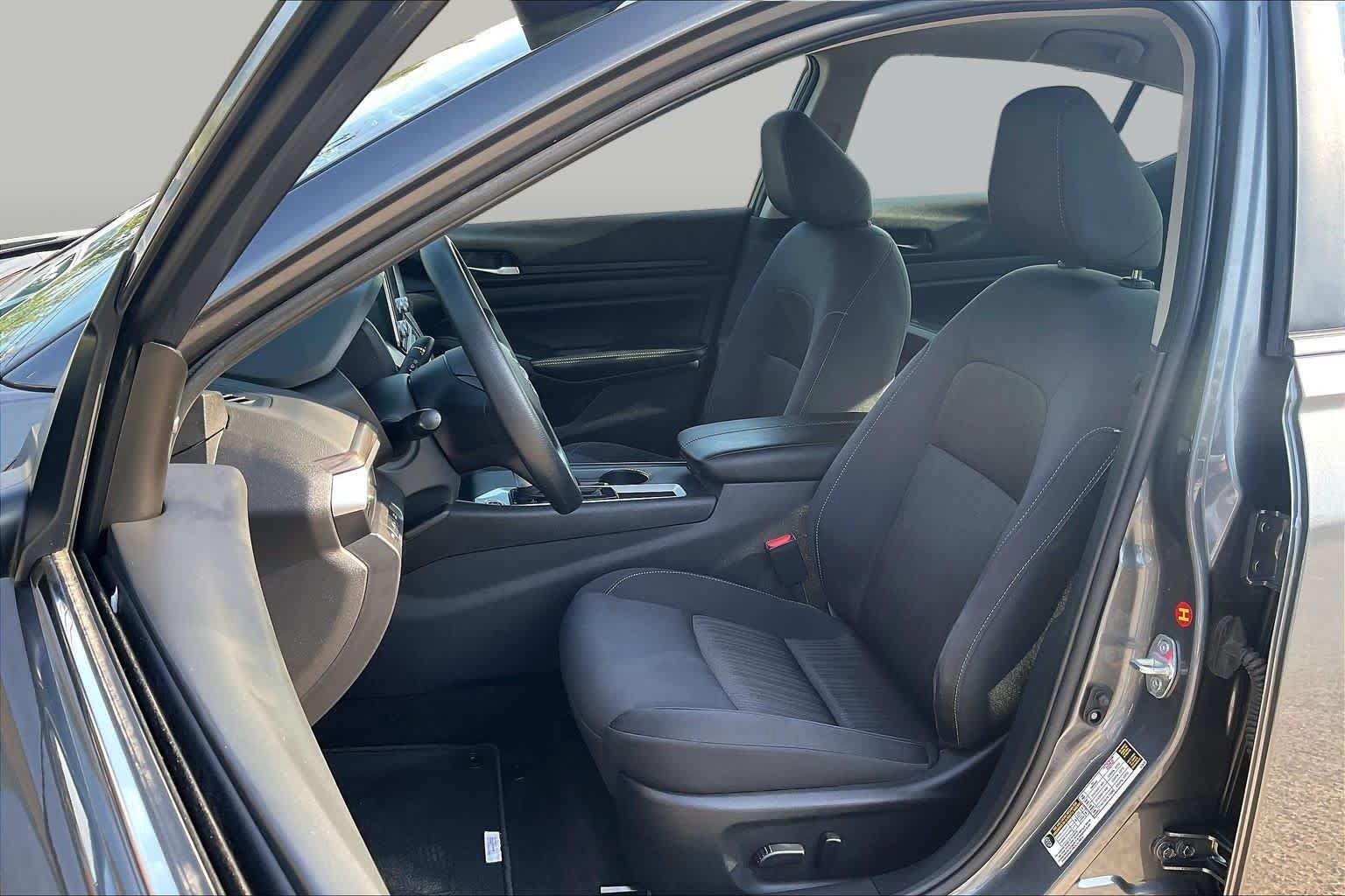 Used 2025 Nissan Altima 2.5 SV FWD image 8