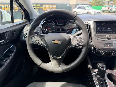 Used 2019 Chevrolet Cruze LT w/ Convenience Package FWD image 25