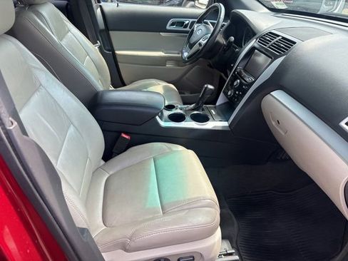 Used 2014 Ford Explorer XLT w/ Equipment Group 202A FWD image 14