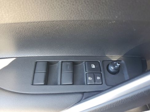 Used 2023 Toyota Corolla Cross LE image 28