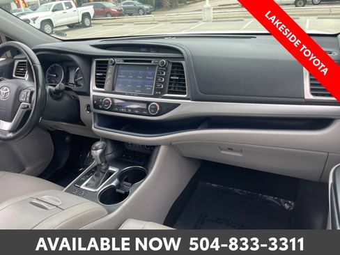 Used 2019 Toyota Highlander XLE FWD image 15