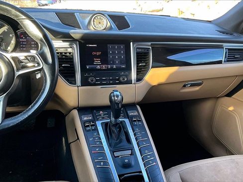 Used 2018 Porsche Macan image 27