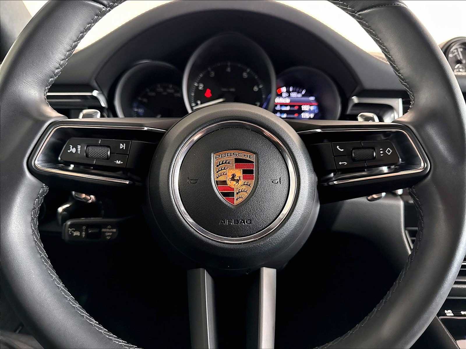Used 2026 Porsche Macan AWD/4WD image 19