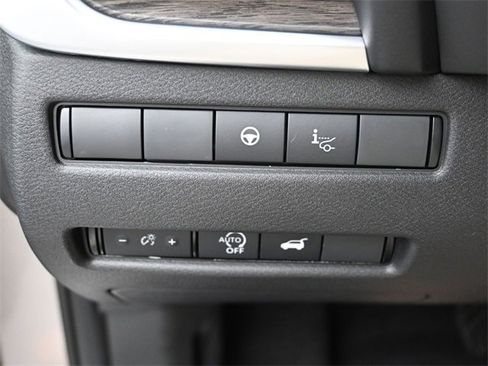 New 2025 Nissan Rogue Platinum w/ Platinum Premium Package image 18