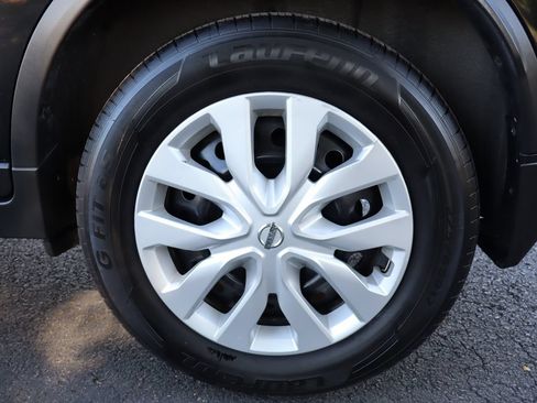 Used 2018 Nissan Rogue S AWD/4WD image 42