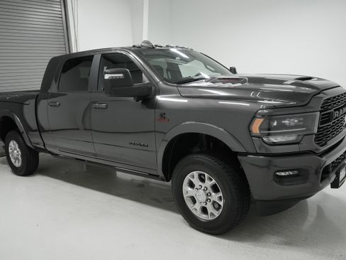 Used 2024 RAM 2500 Limited image 3