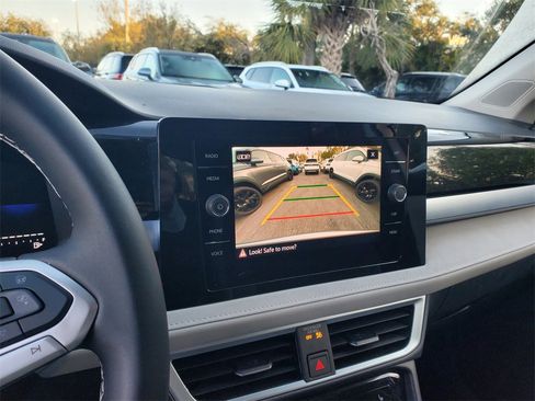 New 2025 Volkswagen Taos SE image 11