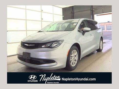 Used 2023 Chrysler Voyager LX image 1