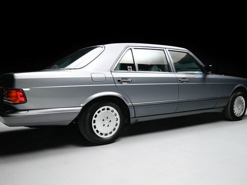 Used 1991 Mercedes-Benz 560 SEL image 4