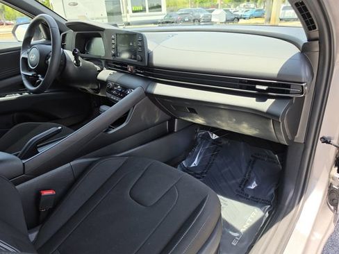 Used 2025 Hyundai Elantra Sport FWD image 12