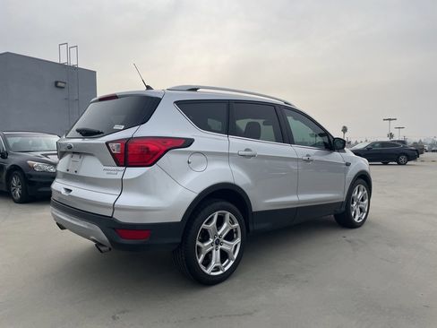 Used 2019 Ford Escape Titanium image 2