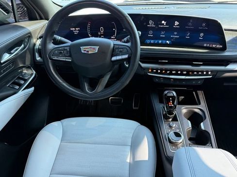 Used 2024 Cadillac XT4 Sport AWD/4WD image 9
