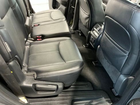 Used 2020 Nissan Pathfinder Platinum FWD image 21