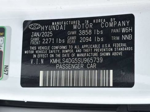 Certified 2025 Hyundai Elantra SEL FWD image 33