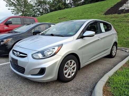 Used 2012 Hyundai Accent GS FWD image 3