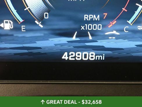 Used 2024 Chevrolet Traverse LT FWD image 38