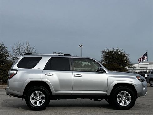Used 2022 Toyota 4Runner SR5 Premium image 3